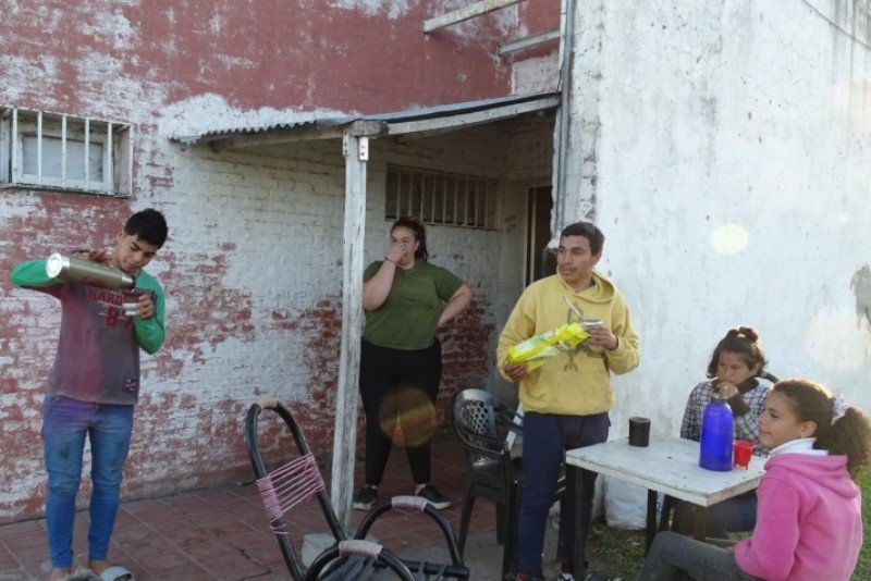 Municipalidad de Goya brinda apoyo a familia en situación de calle
